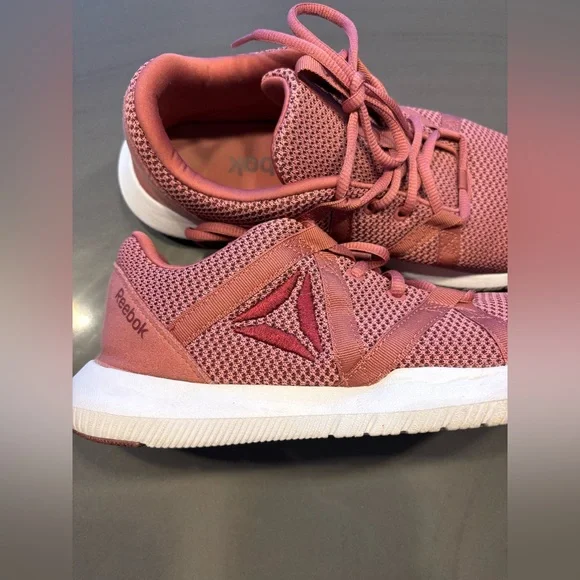 Women’s Reebok Shoes 9 - Picture 2 of 7